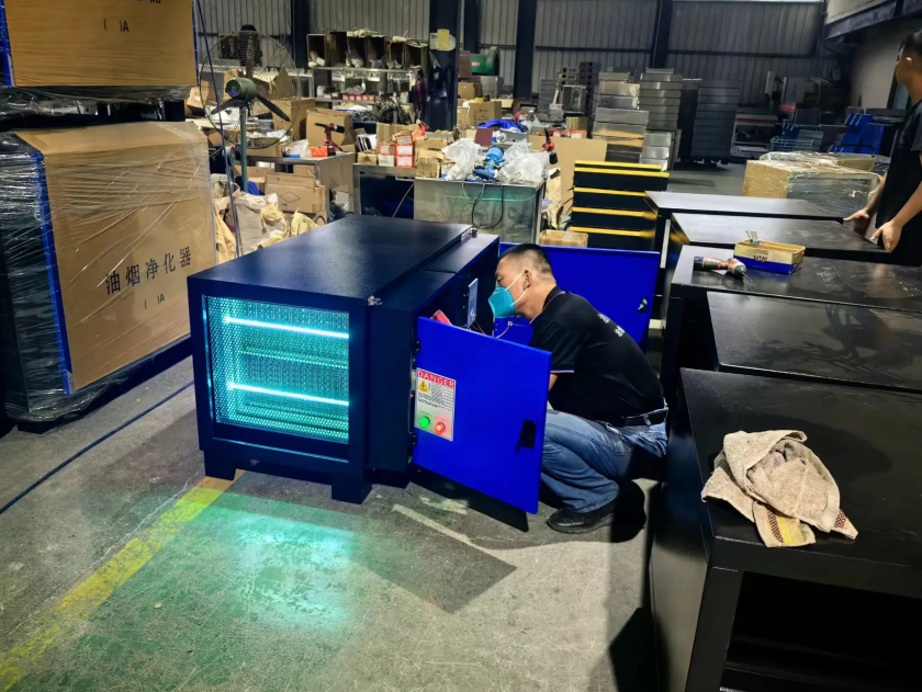 鄭州油煙凈化器生產(chǎn)車(chē)間實(shí)景圖